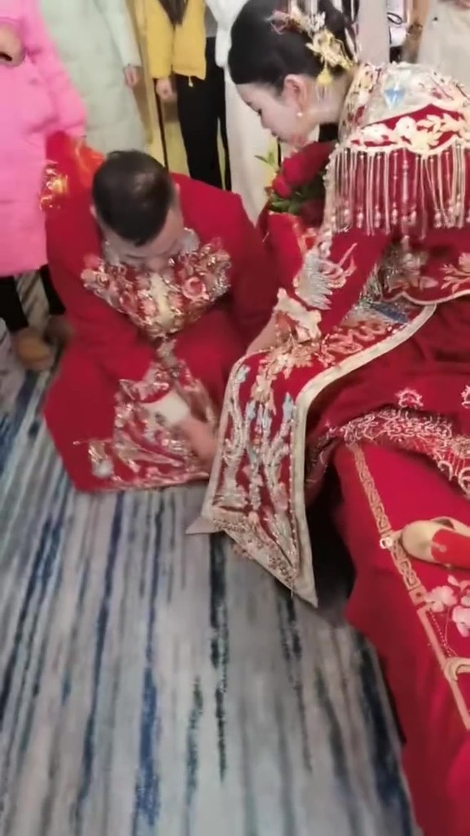 Đám cưới của Tôn Bằng và vợ kém 26 tuổi: Cô dâu lộ nhan sắc thật qua cam thường- Ảnh 5.