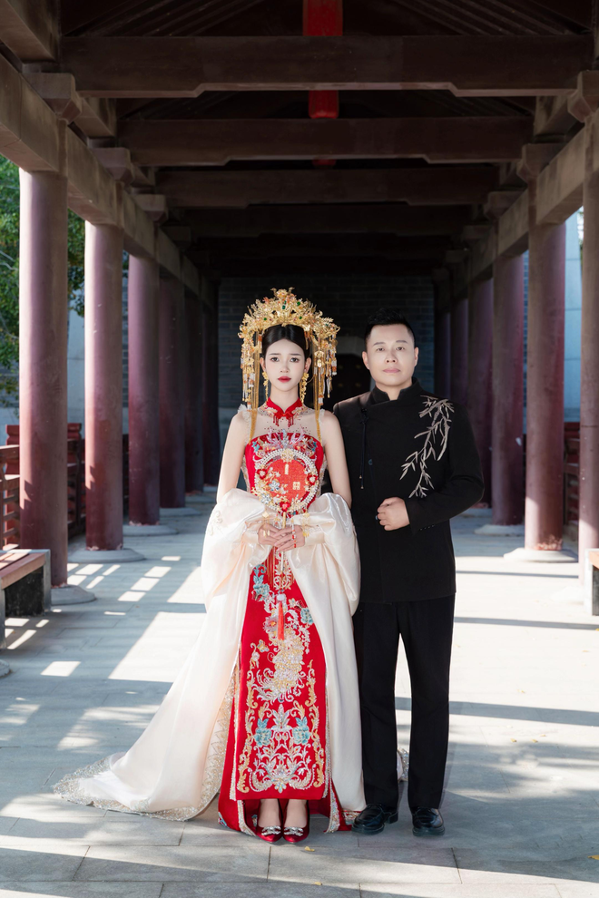 Đám cưới của Tôn Bằng và vợ kém 26 tuổi: Cô dâu lộ nhan sắc thật qua cam thường- Ảnh 7.