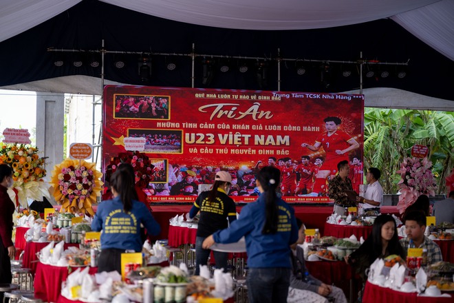 180 mâm cỗ nhà Đình Bắc hôm nay- Ảnh 3. 180 mâm cỗ nhà Đình Bắc hôm nay- Ảnh 3.