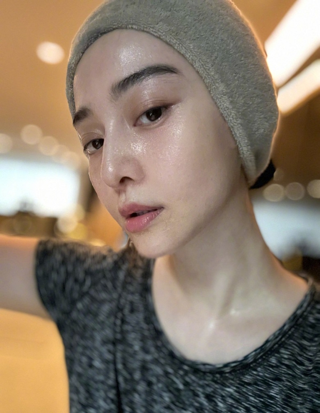 Đại mỹ nhân cả showbiz công nhận: Nhan sắc đẹp bất chấp cam thường, làn da tuổi 44 khiến gái trẻ cúi đầu chào thua- Ảnh 3.