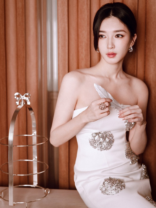 Nữ diễn viên sa sút đến thương sau khi bị đàn em ngọc nữ giật chồng, "hất cẳng" khỏi nhà CEO truyền thông- Ảnh 5. Nữ diễn viên sa sút đến thương sau khi bị đàn em ngọc nữ giật chồng, "hất cẳng" khỏi nhà CEO truyền thông- Ảnh 5.