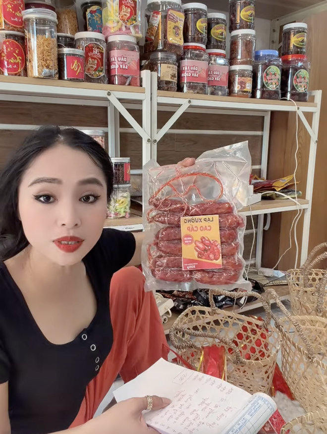 Drama quà Tết 2026 tới: Hồng Loan bán 549k khẳng định hàng công ty, Bích Trâm bán 500k vẫn không quên cà khịa- Ảnh 12.