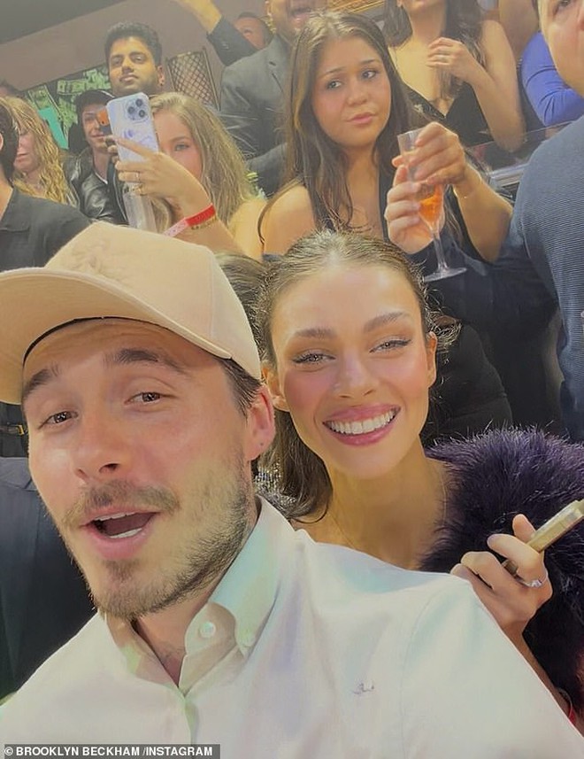 Con cả tuyên bố cắt đứt quan hệ với David Beckham và Victoria, nàng dâu phải khoá bình luận vì "bão" chỉ trích- Ảnh 2. Con cả tuyên bố cắt đứt quan hệ với David Beckham và Victoria, nàng dâu phải khoá bình luận vì "bão" chỉ trích- Ảnh 2.