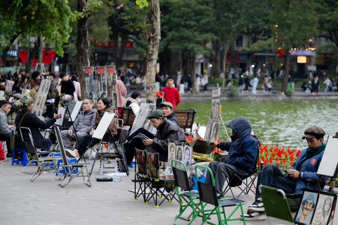 Một dịch vụ ở Hồ Gươm hốt bạc dịp Tết dương lịch, ung dung "đút túi" 3 triệu mỗi ngày- Ảnh 14.