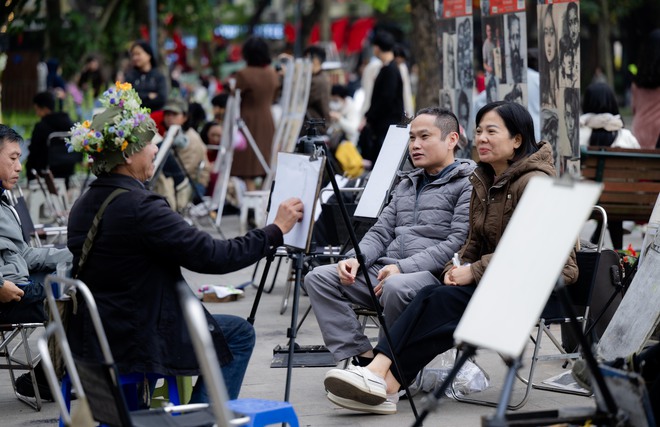 Một dịch vụ ở Hồ Gươm hốt bạc dịp Tết dương lịch, ung dung "đút túi" 3 triệu mỗi ngày- Ảnh 18.