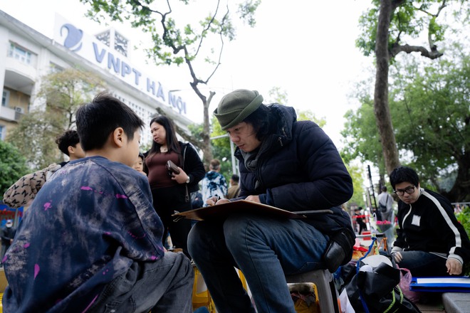 Một dịch vụ ở Hồ Gươm hốt bạc dịp Tết dương lịch, ung dung "đút túi" 3 triệu mỗi ngày- Ảnh 20.