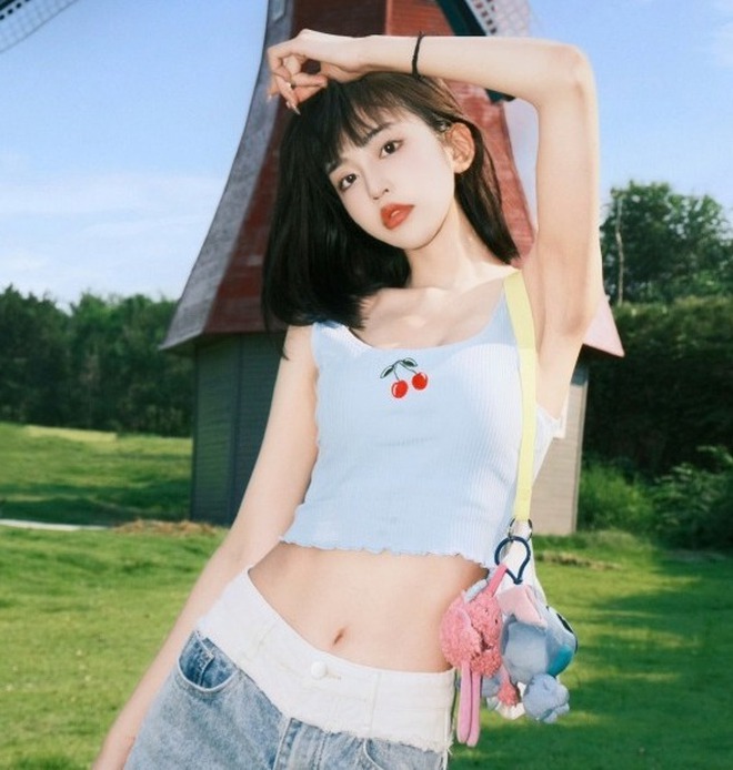 Địa chấn Cbiz đầu năm: Hot girl "Hồng Tỷ" tung ảnh giường chiếu của Lộc Hàm, phơi bày chuyện sốc của hàng chục sao nam- Ảnh 1.