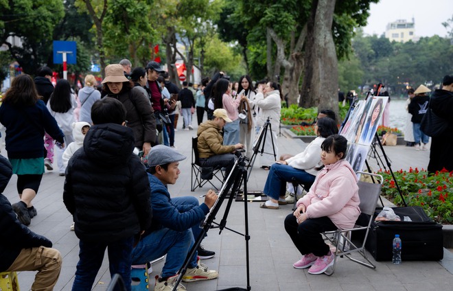 Một dịch vụ ở Hồ Gươm hốt bạc dịp Tết dương lịch, ung dung "đút túi" 3 triệu mỗi ngày- Ảnh 6.