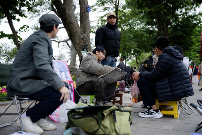 Một dịch vụ ở Hồ Gươm hốt bạc dịp Tết dương lịch, ung dung "đút túi" 3 triệu mỗi ngày- Ảnh 9.