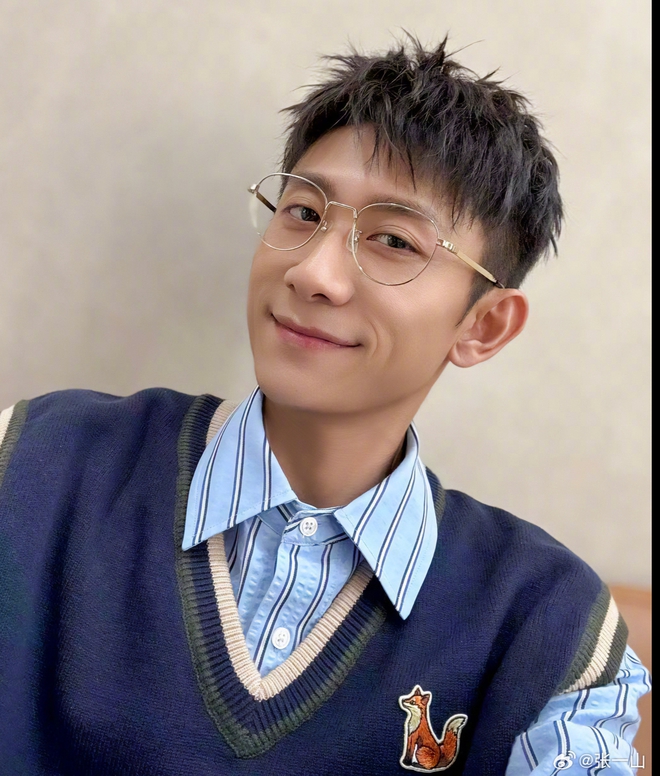 Địa chấn Cbiz đầu năm: Hot girl "Hồng Tỷ" tung ảnh giường chiếu của Lộc Hàm, phơi bày chuyện sốc của hàng chục sao nam- Ảnh 7.