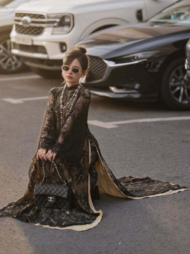 Hài: 1 mét vuông 10 nàng hoá phú bà áo dài ren, đụng hàng khiếp thế này mà vẫn đu trend mạnh- Ảnh 6. Hài: 1 mét vuông 10 nàng hoá phú bà áo dài ren, đụng hàng khiếp thế này mà vẫn đu trend mạnh- Ảnh 6.