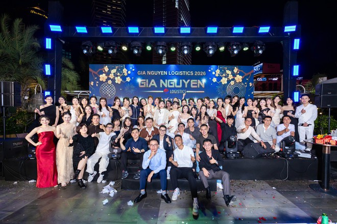 Hoá “Táo Quân”, trình diễn như sao hạng A trong tiệc tất niên công ty- Ảnh 18. Hoá “Táo Quân”, trình diễn như sao hạng A trong tiệc tất niên công ty- Ảnh 18.