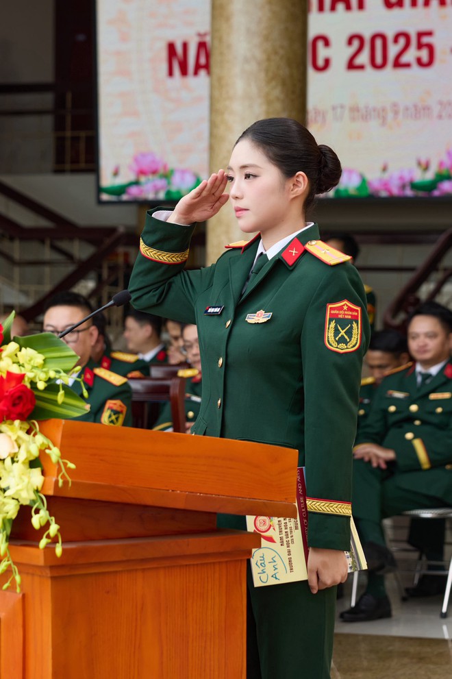 Ánh mắt của Đình Bắc viral, Á hậu Châu Anh vội livestream đính chính- Ảnh 9.