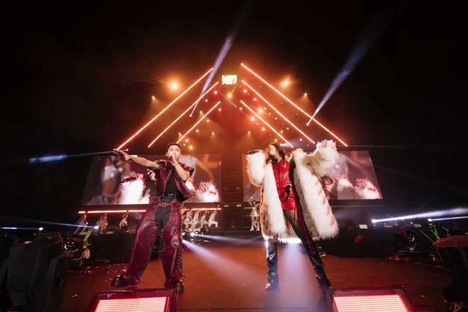 Hoá “Táo Quân”, trình diễn như sao hạng A trong tiệc tất niên công ty- Ảnh 4. Hoá “Táo Quân”, trình diễn như sao hạng A trong tiệc tất niên công ty- Ảnh 4.