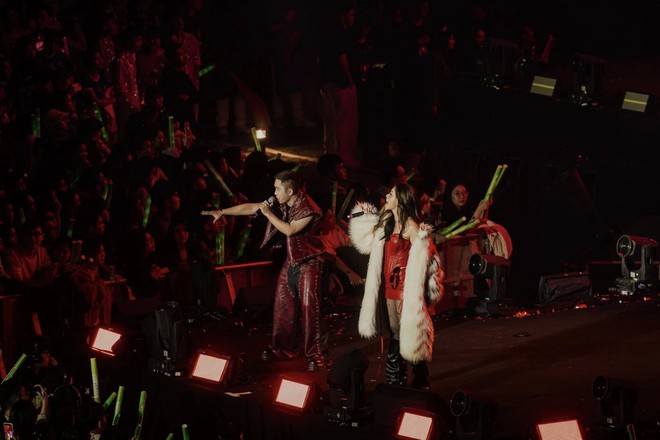 Hoá “Táo Quân”, trình diễn như sao hạng A trong tiệc tất niên công ty- Ảnh 8. Hoá “Táo Quân”, trình diễn như sao hạng A trong tiệc tất niên công ty- Ảnh 8.