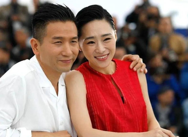 Triệu Lệ Dĩnh tháo chạy khỏi người tình có gia cảnh tù tội gây sốc, nhà trai liền tung đòn "trả đũa"- Ảnh 2. Triệu Lệ Dĩnh tháo chạy khỏi người tình có gia cảnh tù tội gây sốc, nhà trai liền tung đòn "trả đũa"- Ảnh 2.