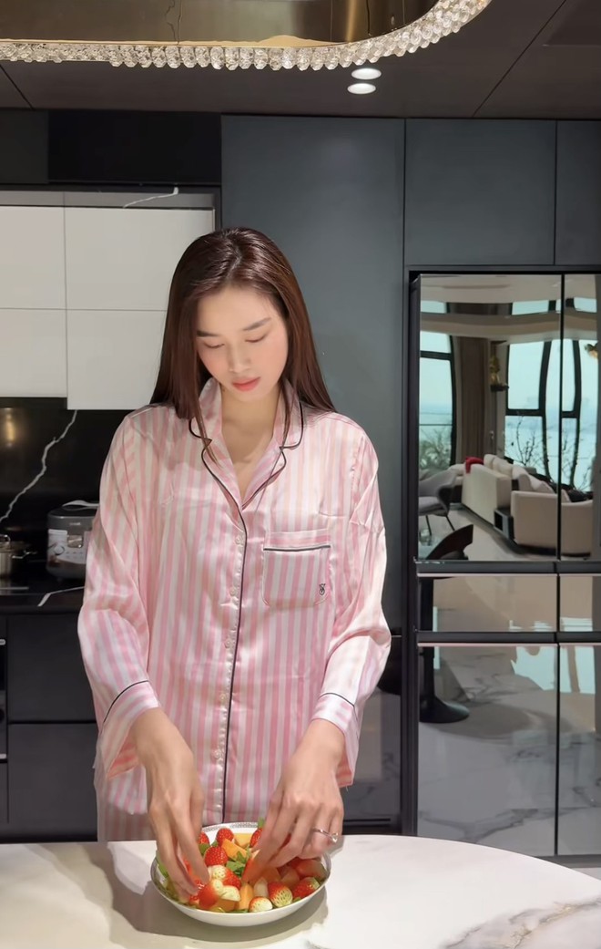 Viết Vương làm lộ chuyện Đỗ Hà đang mang thai?- Ảnh 1. Viết Vương làm lộ chuyện Đỗ Hà đang mang thai?- Ảnh 1.