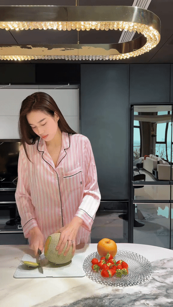 Đỗ Hà bị Viết Vương giật spotlight, đu trend làm salad nhưng dân mạng chỉ chú ý đến điều này- Ảnh 1.