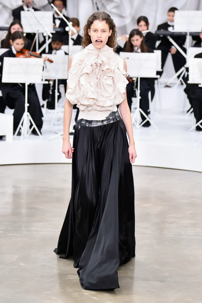 Kylie Jenner chán khoe ngực, chuyển sang khoe phần dưới- Ảnh 4.