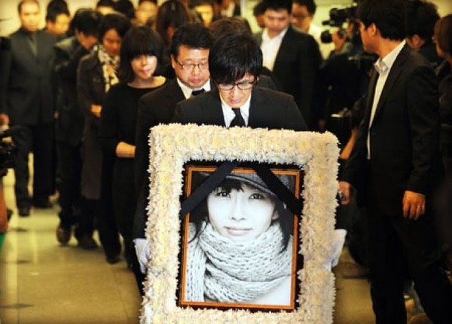 Phát sợ với cơ thể gầy trơ xương, héo mòn của con gái "nữ diễn viên quốc dân"- Ảnh 5.