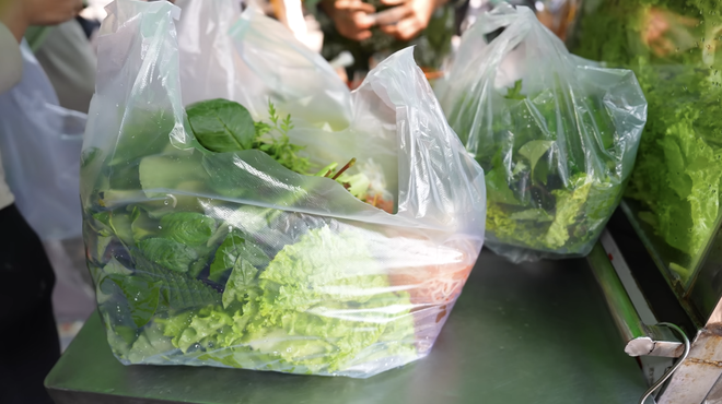 Chen chúc mua 1.000 cái bánh cống bất chấp chảo dầu đen kịt, thực khách vừa ăn ngon vừa nơm nớp lo cho sức khỏe- Ảnh 8.