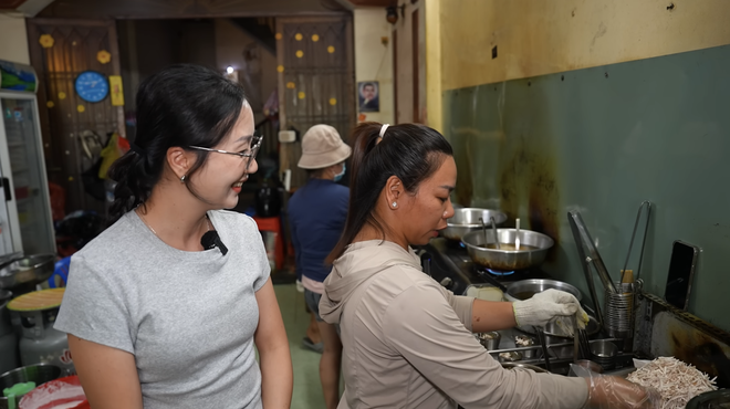 Chen chúc mua 1.000 cái bánh cống bất chấp chảo dầu đen kịt, thực khách vừa ăn ngon vừa nơm nớp lo cho sức khỏe- Ảnh 10.