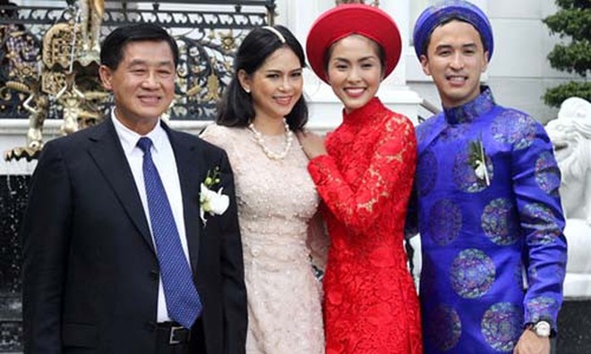 Vợ tỷ phú Johnathan Hạnh Nguyễn đối xử lạ với
"dâu út", nhìn sang Hà Tăng hay Linh Rin thì sao?- Ảnh 4.