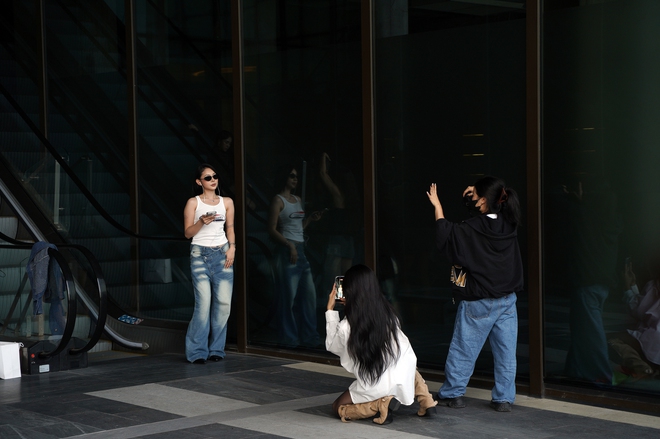 Tòa nhà cao thứ 3 TP.HCM lập tức soán ngôi đông khách nhất dịp lễ nhờ tung vườn hoa Tết khổng lồ- Ảnh 4.