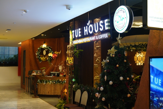 Tòa nhà cao thứ 3 TP.HCM lập tức soán ngôi đông khách nhất dịp lễ nhờ tung vườn hoa Tết khổng lồ- Ảnh 24.