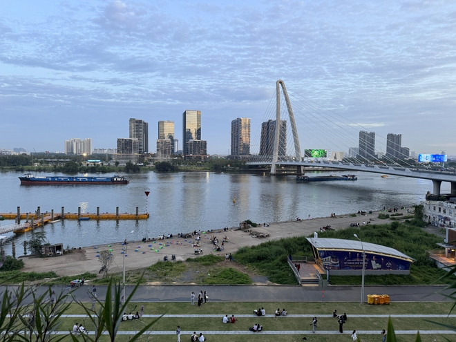 Tòa nhà cao thứ 3 TP.HCM lập tức soán ngôi đông khách nhất dịp lễ nhờ tung vườn hoa Tết khổng lồ- Ảnh 22.