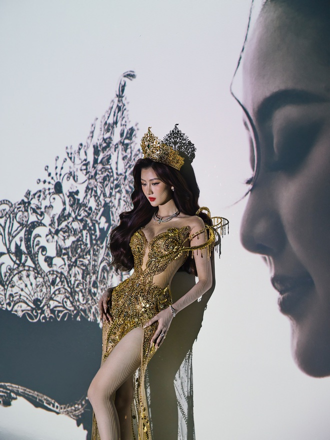 Quế Anh chơi lớn đầu năm, đổi giao diện sexy nhất trước giờ- Ảnh 9. Quế Anh chơi lớn đầu năm, đổi giao diện sexy nhất trước giờ- Ảnh 9.