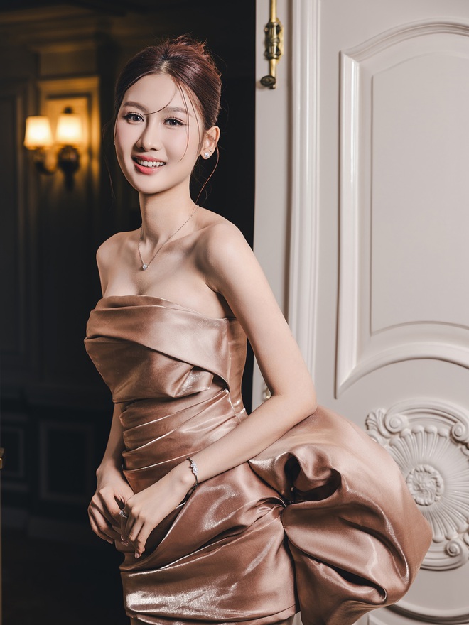 Quế Anh chơi lớn đầu năm, đổi giao diện sexy nhất trước giờ- Ảnh 10. Quế Anh chơi lớn đầu năm, đổi giao diện sexy nhất trước giờ- Ảnh 10.