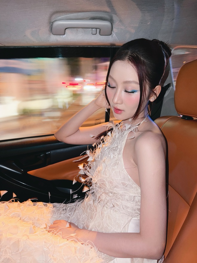 Quế Anh chơi lớn đầu năm, đổi giao diện sexy nhất trước giờ- Ảnh 14. Quế Anh chơi lớn đầu năm, đổi giao diện sexy nhất trước giờ- Ảnh 14.