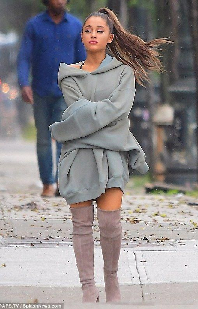 Từ "gái chiến" slay từng bừng, nữ ca sĩ từng bùng kèo fan Việt 8 năm trước nay hốc hác đến trơ xương- Ảnh 10.