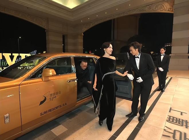 Thảm đỏ đi 1 lần "3 đời sau còn sợ": Nghệ sĩ bị nhồi nhét ná thở, cả trăm người có đúng 2 cái micro- Ảnh 5.