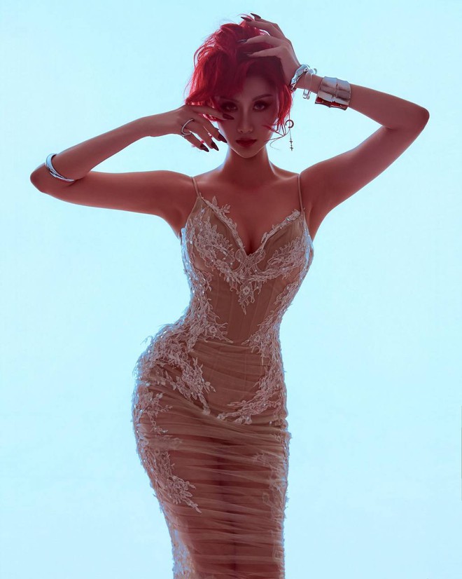 Quế Anh chơi lớn đầu năm, đổi giao diện sexy nhất trước giờ- Ảnh 4. Quế Anh chơi lớn đầu năm, đổi giao diện sexy nhất trước giờ- Ảnh 4.