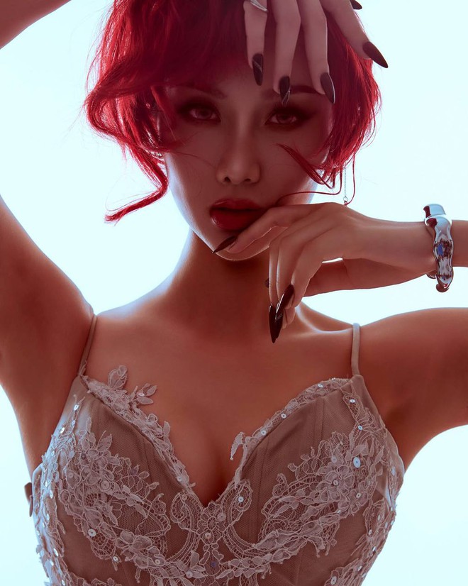 Quế Anh chơi lớn đầu năm, đổi giao diện sexy nhất trước giờ- Ảnh 1. Quế Anh chơi lớn đầu năm, đổi giao diện sexy nhất trước giờ- Ảnh 1.