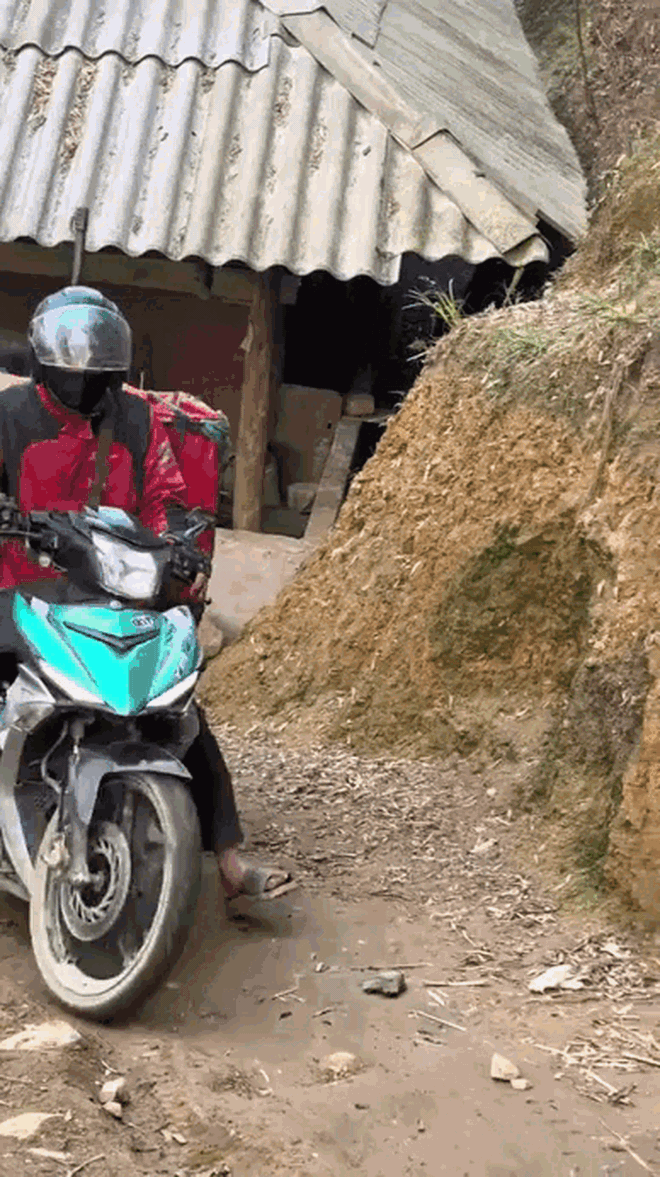 Shipper khổ nhất Việt Nam, cả nước gọi 2 tiếng: Sư phụ!- Ảnh 3. Shipper khổ nhất Việt Nam, cả nước gọi 2 tiếng: Sư phụ!- Ảnh 3.