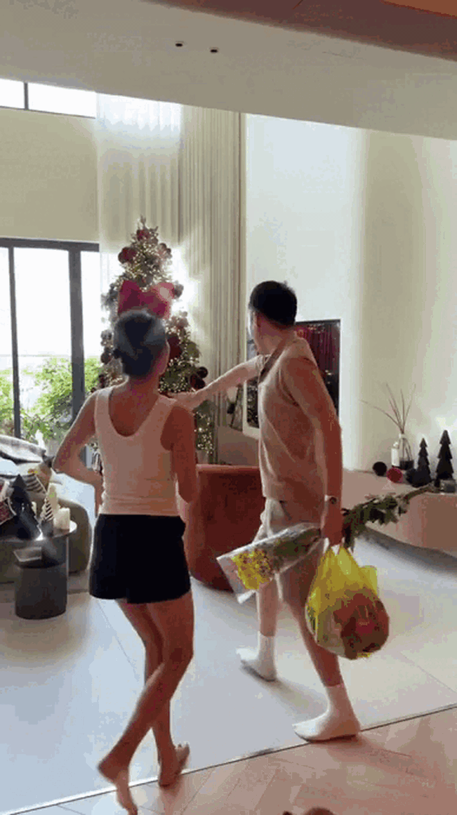 Nữ nghệ sĩ Việt 3 lần đỗ thủ khoa, 31 tuổi vẫn độc thân: Sống xa hoa trong căn duplex hạng sang- Ảnh 4. Nữ nghệ sĩ Việt 3 lần đỗ thủ khoa, 31 tuổi vẫn độc thân: Sống xa hoa trong căn duplex hạng sang- Ảnh 4.