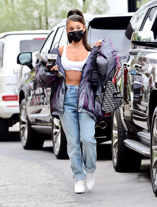 Từ "gái chiến" slay từng bừng, nữ ca sĩ từng bùng kèo fan Việt 8 năm trước nay hốc hác đến trơ xương- Ảnh 8.