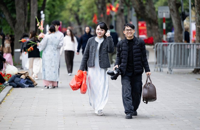 Hội nàng thơ Hà Nội vượt rét sâu đi chụp áo dài, "mặc kệ" cái lạnh co ro- Ảnh 17. Hội nàng thơ Hà Nội vượt rét sâu đi chụp áo dài, "mặc kệ" cái lạnh co ro- Ảnh 17.