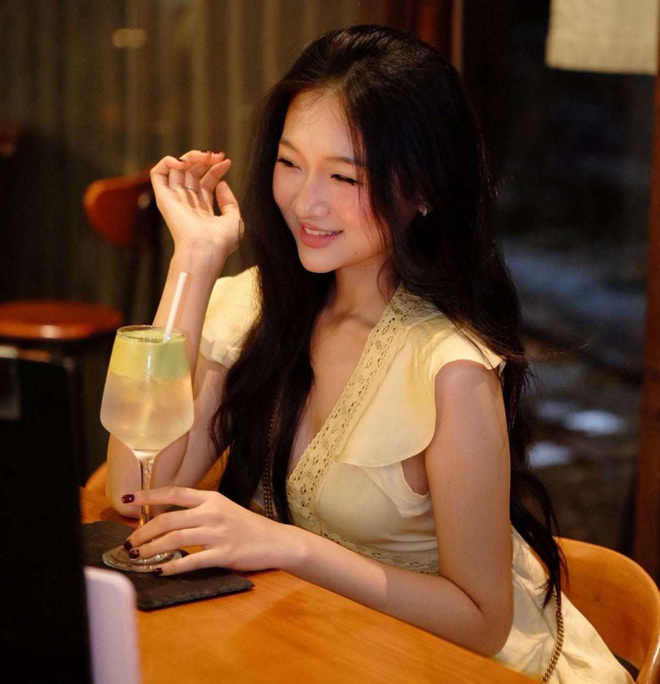 Lan truyền loạt ảnh thủ môn hotboy U23 Việt Nam Trần Trung Kiên tình tứ bên bạn gái tin đồn, visual "đàng gái" gây sốt- Ảnh 5. Lan truyền loạt ảnh thủ môn hotboy U23 Việt Nam Trần Trung Kiên tình tứ bên bạn gái tin đồn, visual "đàng gái" gây sốt- Ảnh 5.