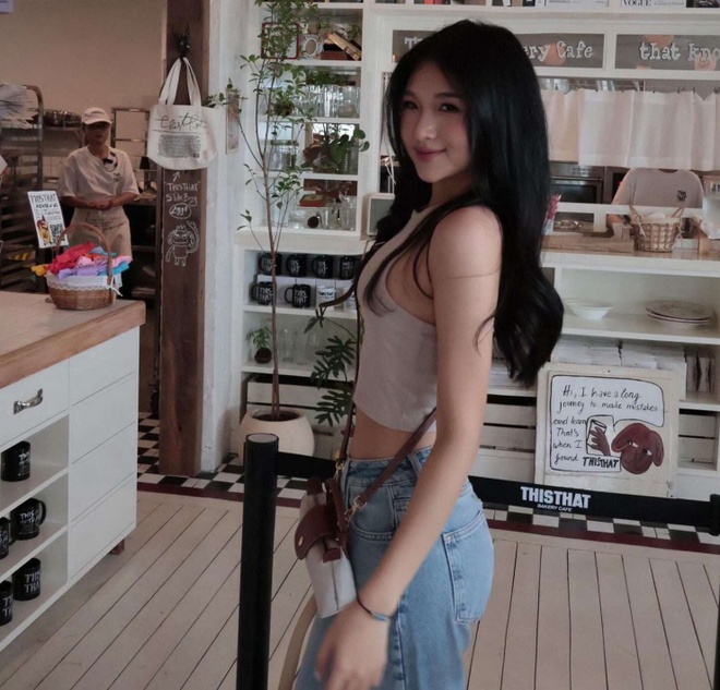 Lan truyền loạt ảnh thủ môn hotboy U23 Việt Nam Trần Trung Kiên tình tứ bên bạn gái tin đồn, visual "đàng gái" gây sốt- Ảnh 8. Lan truyền loạt ảnh thủ môn hotboy U23 Việt Nam Trần Trung Kiên tình tứ bên bạn gái tin đồn, visual "đàng gái" gây sốt- Ảnh 8.