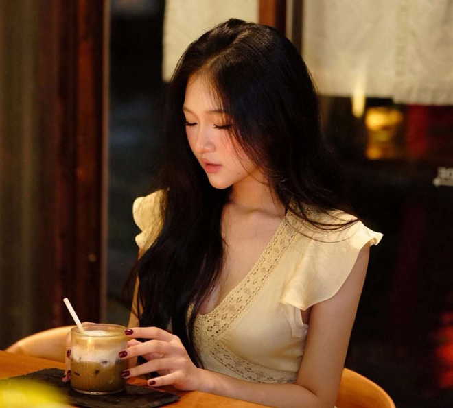 Lan truyền loạt ảnh thủ môn hotboy U23 Việt Nam Trần Trung Kiên tình tứ bên bạn gái tin đồn, visual "đàng gái" gây sốt- Ảnh 10. Lan truyền loạt ảnh thủ môn hotboy U23 Việt Nam Trần Trung Kiên tình tứ bên bạn gái tin đồn, visual "đàng gái" gây sốt- Ảnh 10.