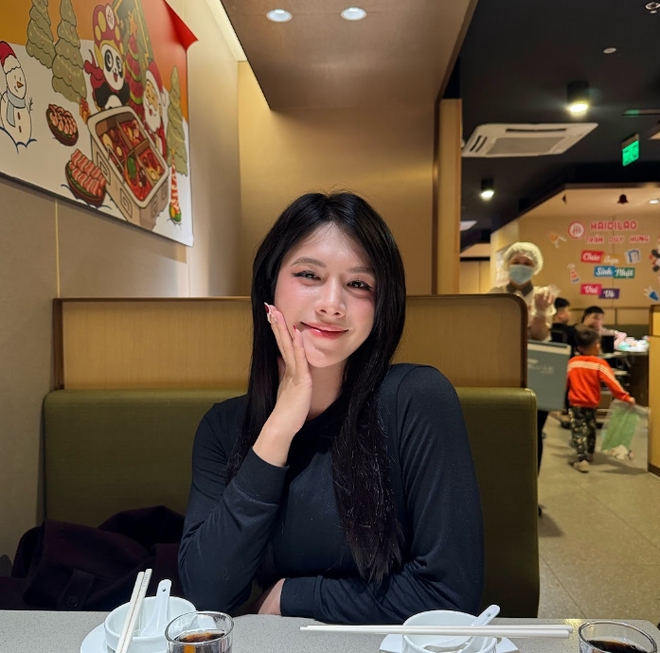 Choáng: 1 Á vương quê Nghệ An xác nhận chuyển giới, khóc khi nhìn vào gương sau 3 lần phẫu thuật- Ảnh 8. Choáng: 1 Á vương quê Nghệ An xác nhận chuyển giới, khóc khi nhìn vào gương sau 3 lần phẫu thuật- Ảnh 8.