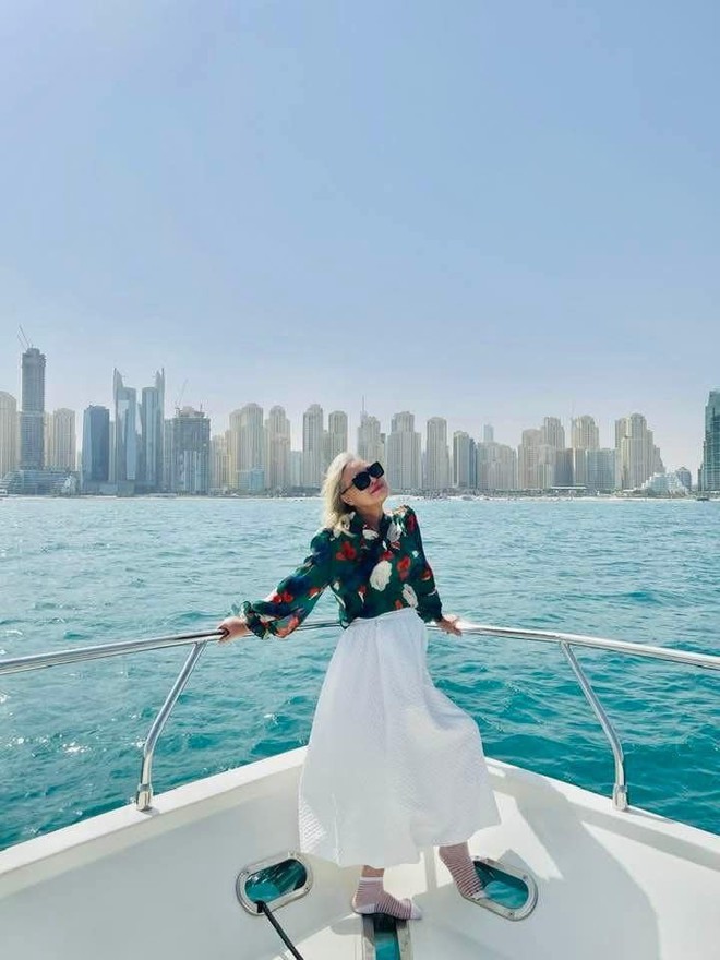 Nữ NSND từng là Phó giám đốc: U70 trải qua 2 lần mắc ung thư, có khán giả vừa gặp đã oà khóc bỏ chạy- Ảnh 5. Nữ NSND từng là Phó giám đốc: U70 trải qua 2 lần mắc ung thư, có khán giả vừa gặp đã oà khóc bỏ chạy- Ảnh 5.