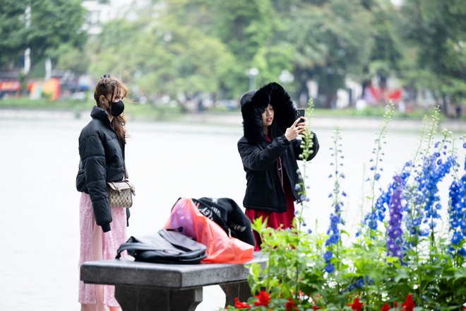 Hội nàng thơ Hà Nội vượt rét sâu đi chụp áo dài, "mặc kệ" cái lạnh co ro- Ảnh 6. Hội nàng thơ Hà Nội vượt rét sâu đi chụp áo dài, "mặc kệ" cái lạnh co ro- Ảnh 6.