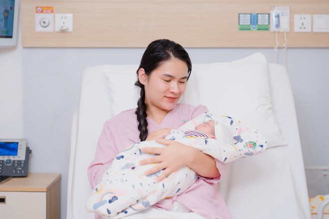 Tuyển thủ Việt Nam mở màn 2026 mỹ mãn: Xây biệt thự mấy chục tỷ, đón con gái cưng chào đời- Ảnh 3. Tuyển thủ Việt Nam mở màn 2026 mỹ mãn: Xây biệt thự mấy chục tỷ, đón con gái cưng chào đời- Ảnh 3.