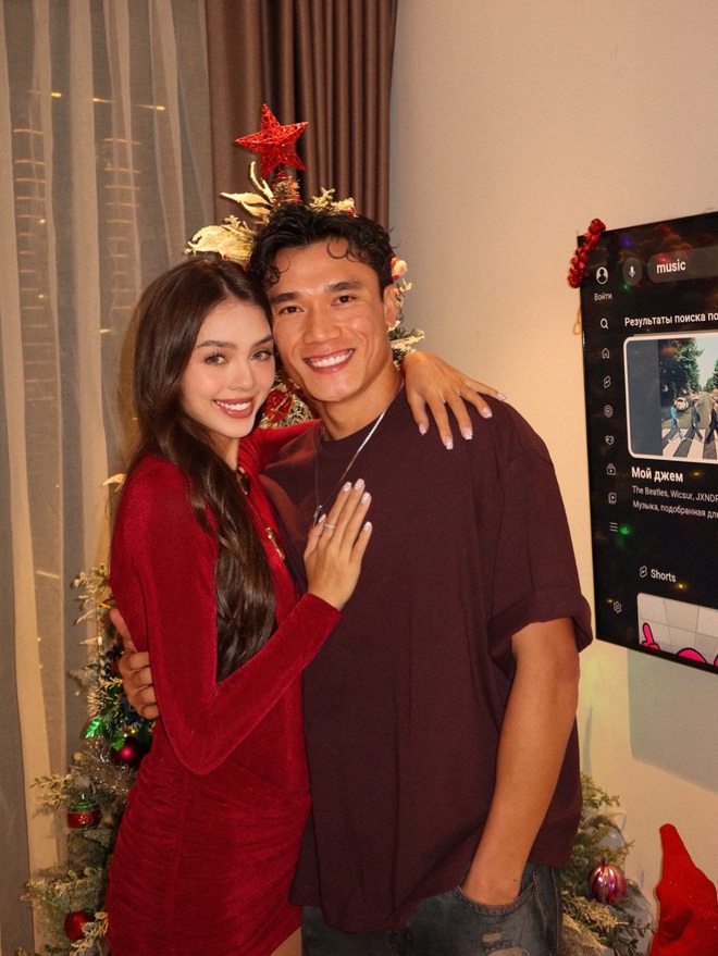 Hôn nhân của thủ môn quốc dân Bùi Tiến Dũng bên vợ mẫu Tây 4 năm sau đám cưới bí mật- Ảnh 7. Hôn nhân của thủ môn quốc dân Bùi Tiến Dũng bên vợ mẫu Tây 4 năm sau đám cưới bí mật- Ảnh 7.