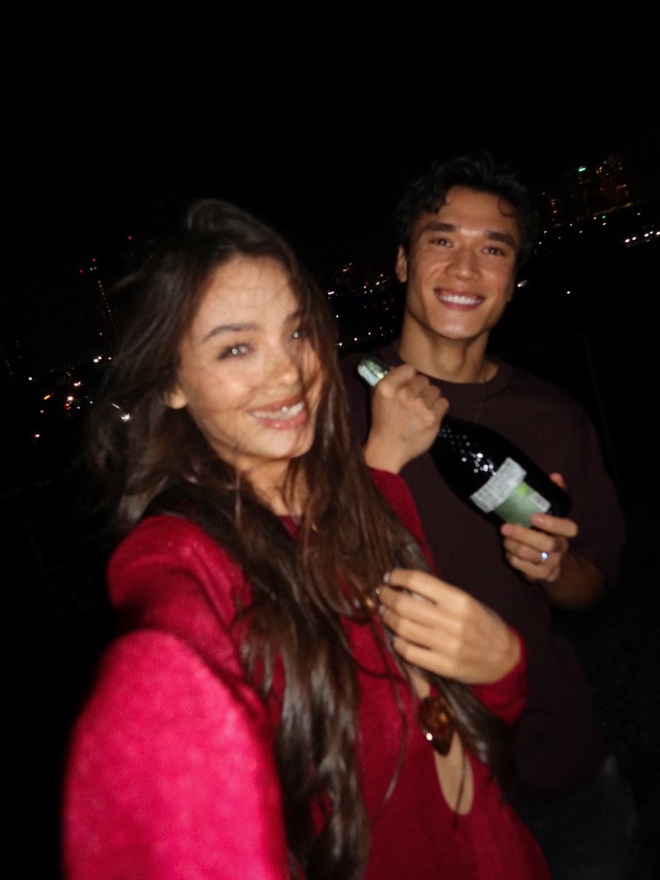 Hôn nhân của thủ môn quốc dân Bùi Tiến Dũng bên vợ mẫu Tây 4 năm sau đám cưới bí mật- Ảnh 6. Hôn nhân của thủ môn quốc dân Bùi Tiến Dũng bên vợ mẫu Tây 4 năm sau đám cưới bí mật- Ảnh 6.